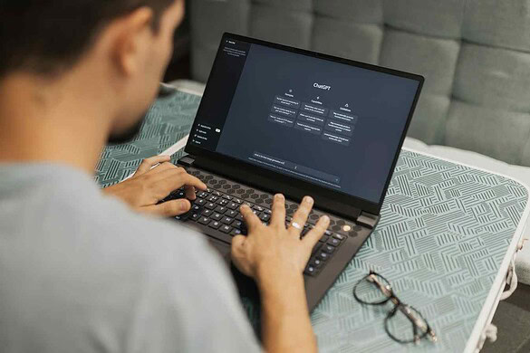 ChatGPT 5.1 e il trionfo dell’em dash: cosa ci dice sull’AGI