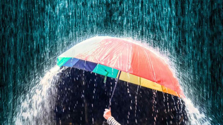 Il W-DEG trasforma l’impatto delle gocce d’acqua in elettricità, creando energia pulita e scalabile da pioggia e superfici liquide.