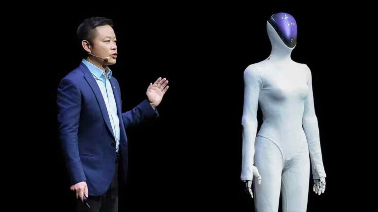 Xpeng presenta IRON 8, un robot umanoide con pelle sintetica, movimenti fluidi e interazioni personalizzabili per ambienti sociali.