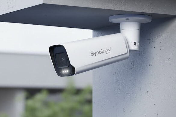 Synology: telecamera di sicurezza bullet 4K con AI per le aziende