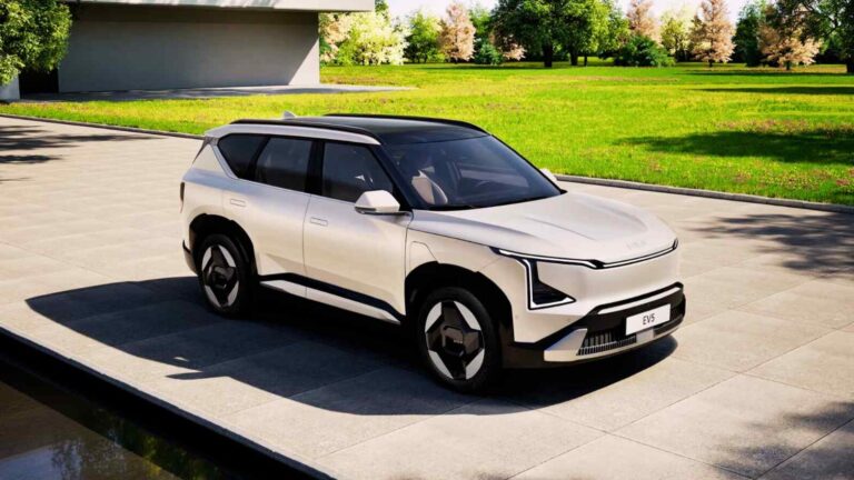 La Kia EV5 Weekender è un concept elettrico progettato per avventura e praticità, con design modulare e caratteristiche fuoristrada.