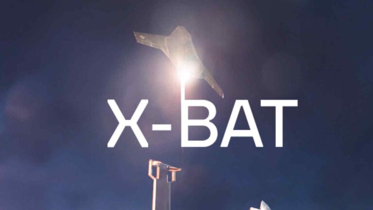 Shield AI presenta X-BAT, un VTOL autonomo multiruolo capace di operare anche senza connessione e con lunga autonomia.