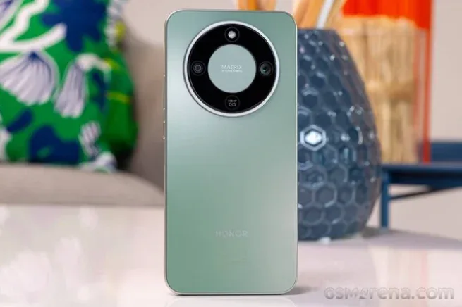 Honor Magic5 Pro smartphone, fotocamera circolare con sensori avanzati, design elegante e innovativo, tecnologia top di gamma, foto di alta qualità, dispositivo Android premium, smartphone di lusso, tecnologia mobile avanzata, news tech. Fotocamera Honor Magic 3 Pro con sensori multipli e modalità innovative per foto di qualità superiore. Un dispositivo elegante e potente, ideale per uso quotidiano e approvato dagli utenti di TecnoAndroid.