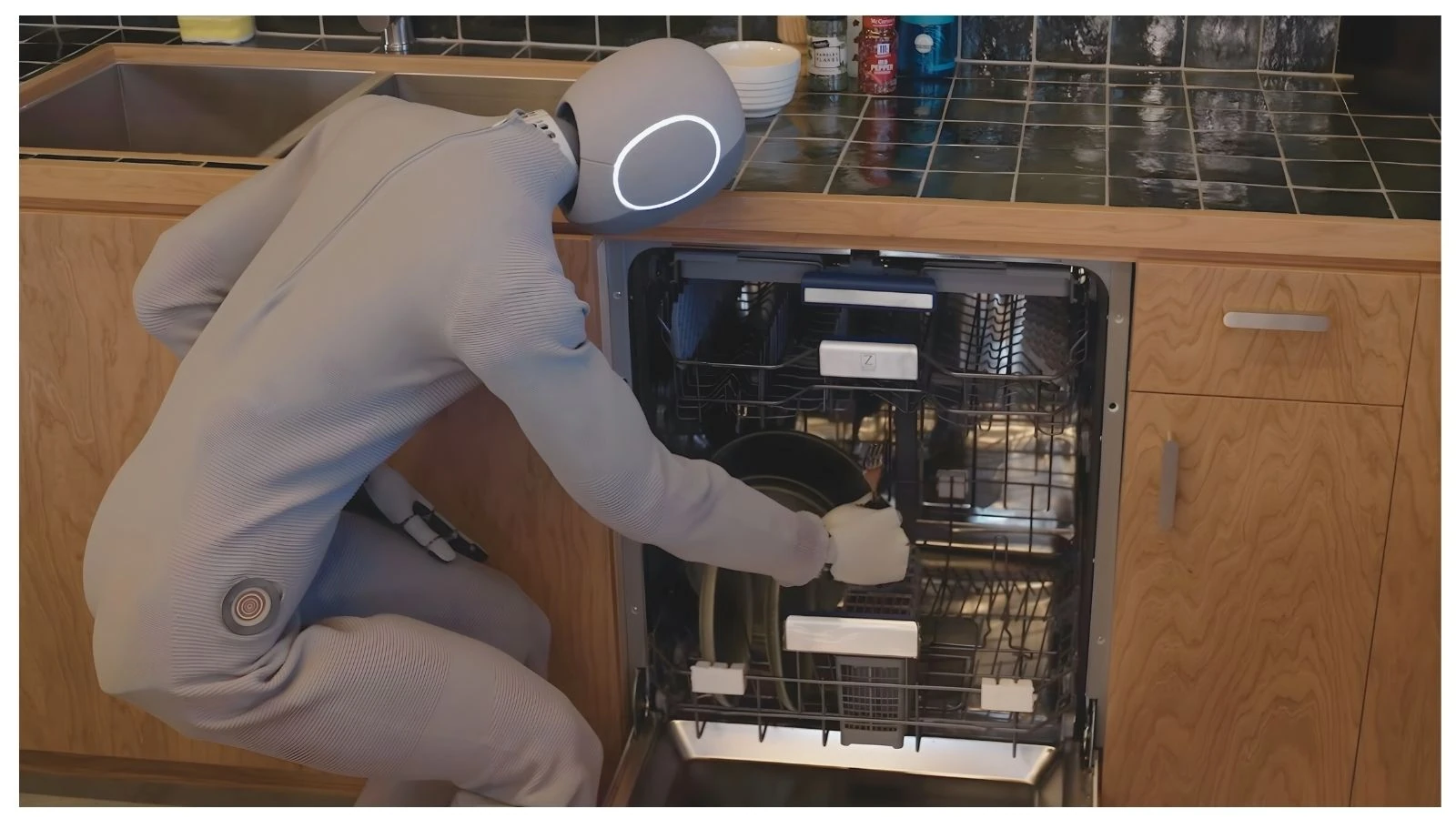 Robot umanoidi Neo, dall’idea domestica alla produzione su larga scala