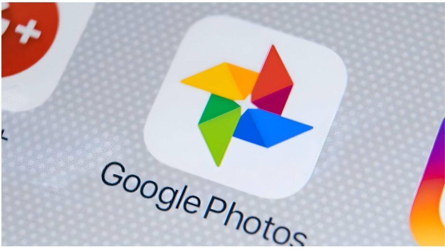 Icona di Google Foto, app di gestione e condivisione foto, visualizzata su uno smartphone, evidenziando il logo colorato, ottimizzata per SEO.