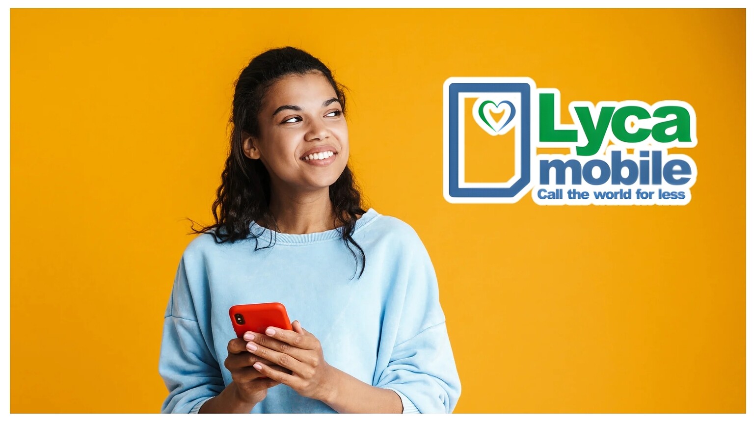 Lyca Mobile pubblicità, foto di donna felice con telefonino, servizio di telefonia a basso costo, offerte mobile economiche, comunicazioni internazionali con Lyca, tecnologia e comunicazione digitale.