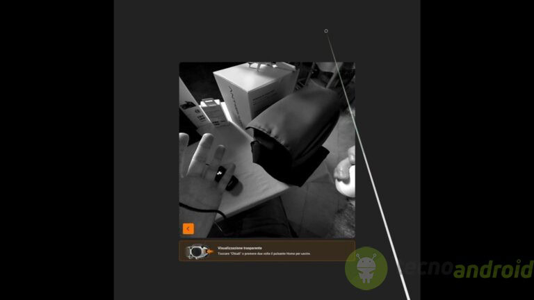 Tecnologia e gadget innovativi. Immagine di dispositivi tecnologici e accessori elettronici come smartwatch e caricabatterie, rappresentando l’attenzione di TecnoAndroid alle ultime novità del settore tech.