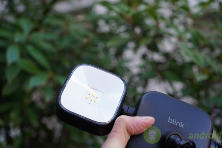 blink - immagine 15 Luce LED potente per scatti migliori e lavori di illuminazione, compatibile con diversi dispositivi mobili, ideale per fotografie, video o emergenze all'aperto.