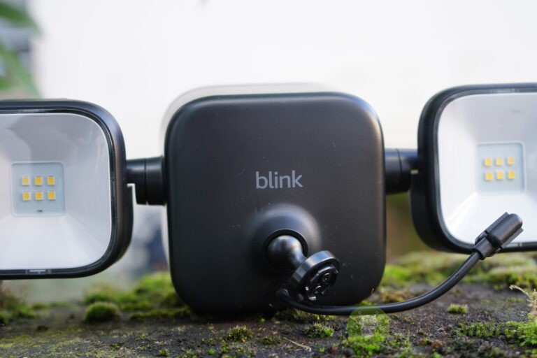 blink - immagine 22 Caricabatterie wireless per auto con supporto per smartphone e ricarica rapida.