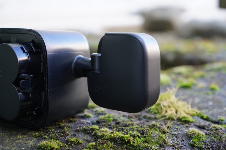 blink - immagine 18 Caricabatterie wireless portatile per smartphone e dispositivi elettronici, ideale per ricaricare in movimento con alta efficienza e design compatto.