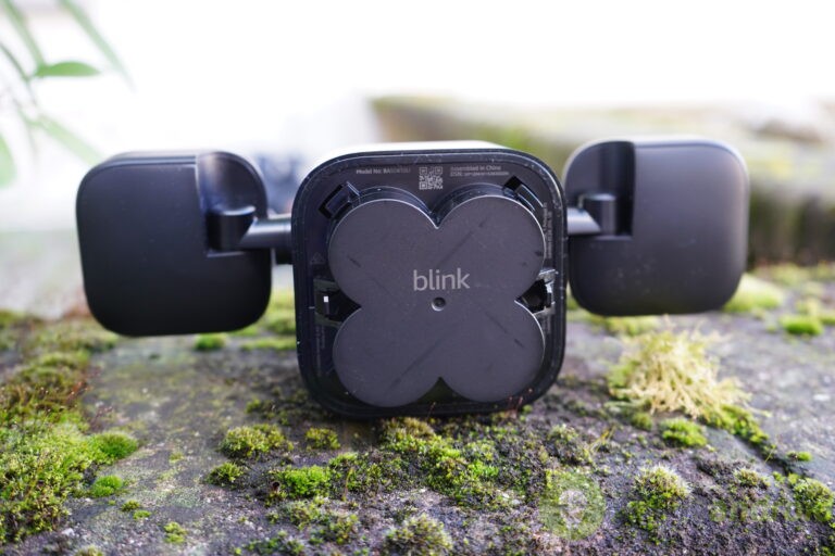 blink - immagine 34 Vattentore di ricarica wireless Blink con design compatto, ideale per ricaricare dispositivi smart home e dispositivi mobili senza fili, compatibile con sistemi smart e facile da usare.