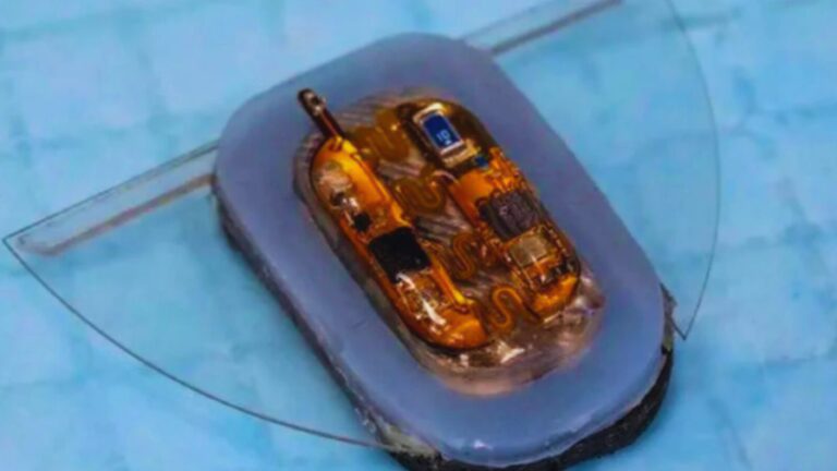 Microchip di alta tecnologia per dispositivi mobili, con circuiti elettronici complessi e miniaturizzati per funzioni avanzate.