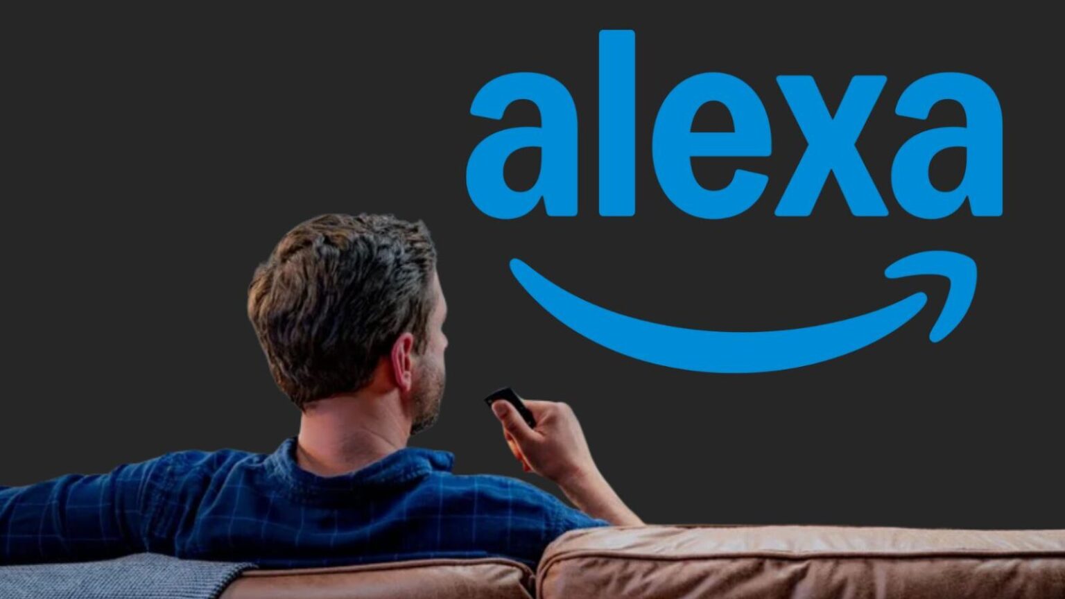 Immagine di un uomo che usa un dispositivo vocale con il logo di Alexa in grande evidenza sullo sfondo nero.