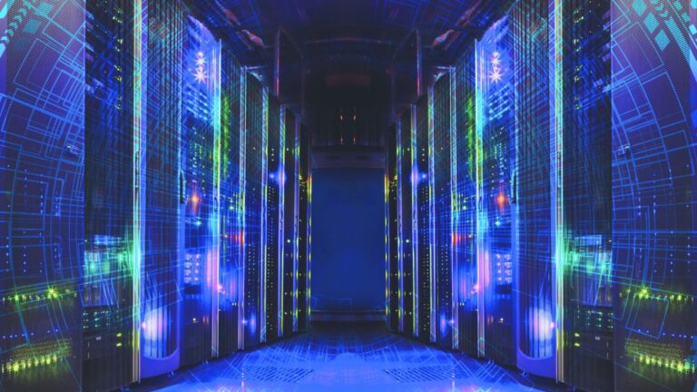 Fotografia di server con luci a LED blu e verdi, rappresentando l'infrastruttura digitale, data center, tecnologia cloud e sicurezza informatica.