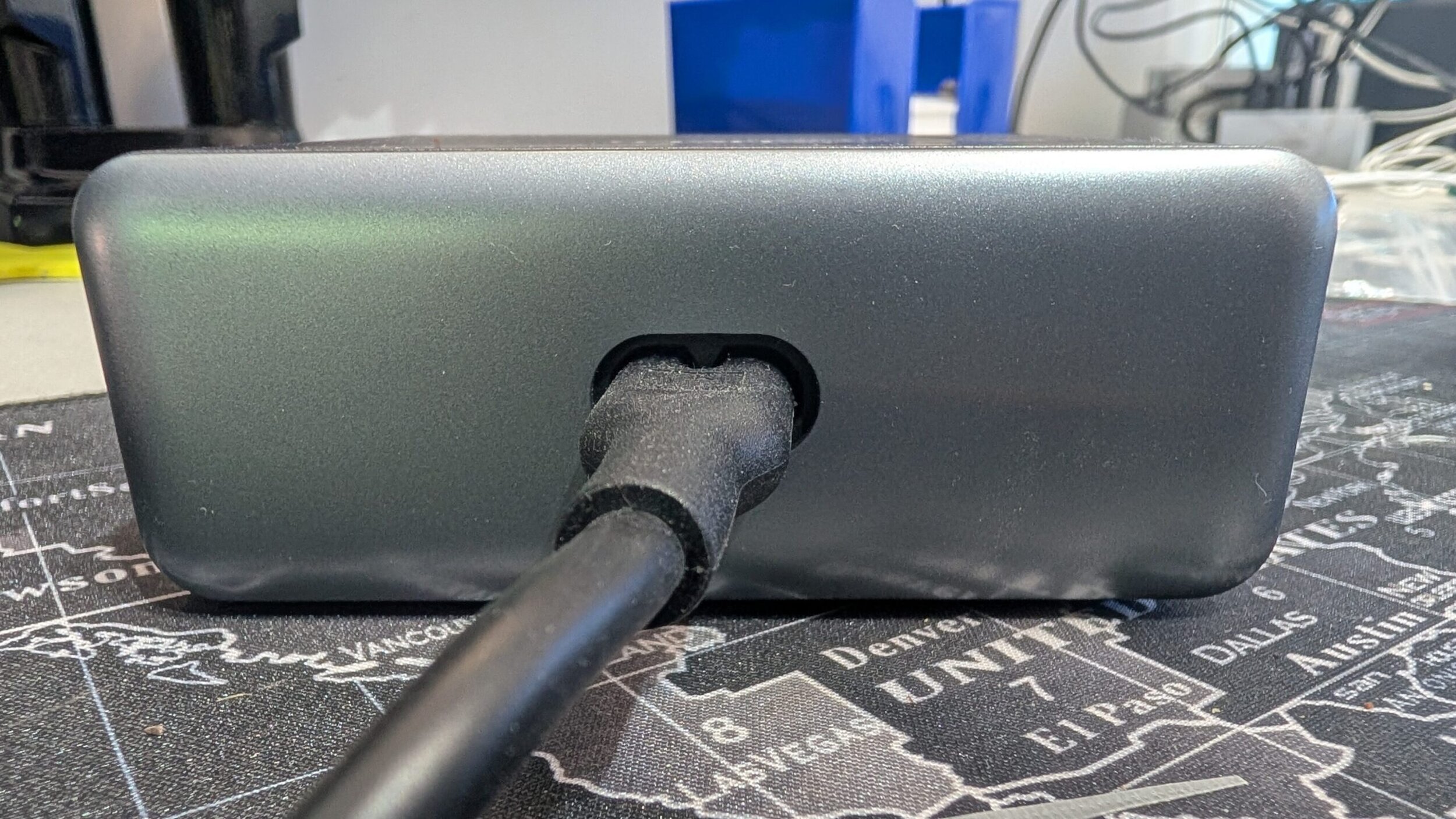 Alta qualità, compatibile con vari modelli di telefoni, ricarica rapida e sicura, ideale per uso domestico e in viaggio.