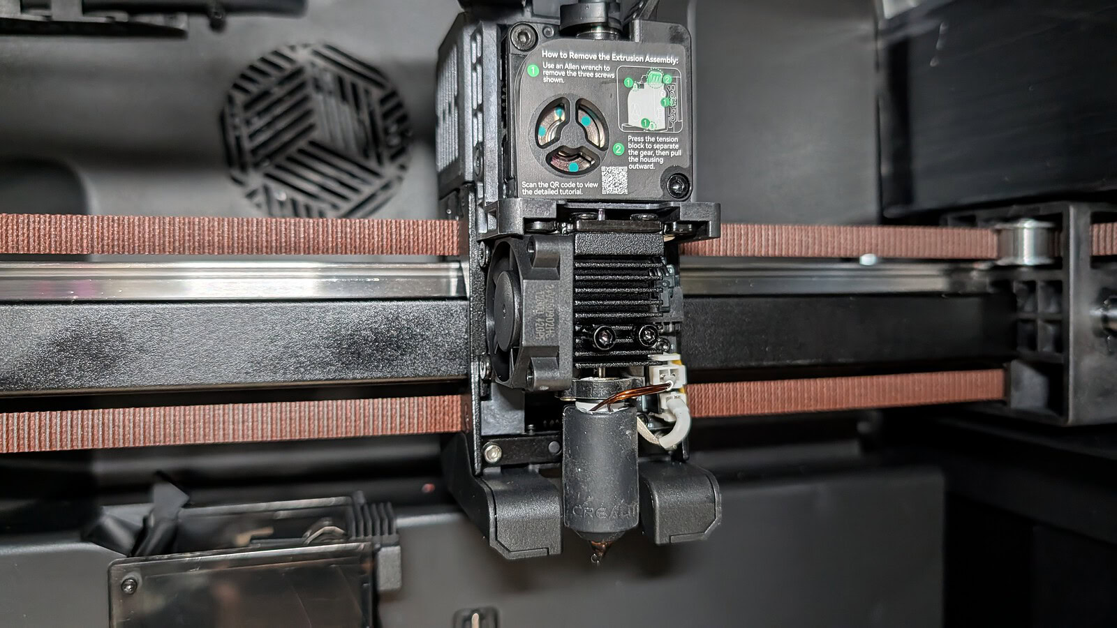 Creality K2 Pro Combo - immagine 24 Estrusore di stampante 3D con parti di alta qualità, perfetto per stampa 3D professionale e fai-da-te, ottimizzato per precisione e affidabilità nelle creazioni digitali.