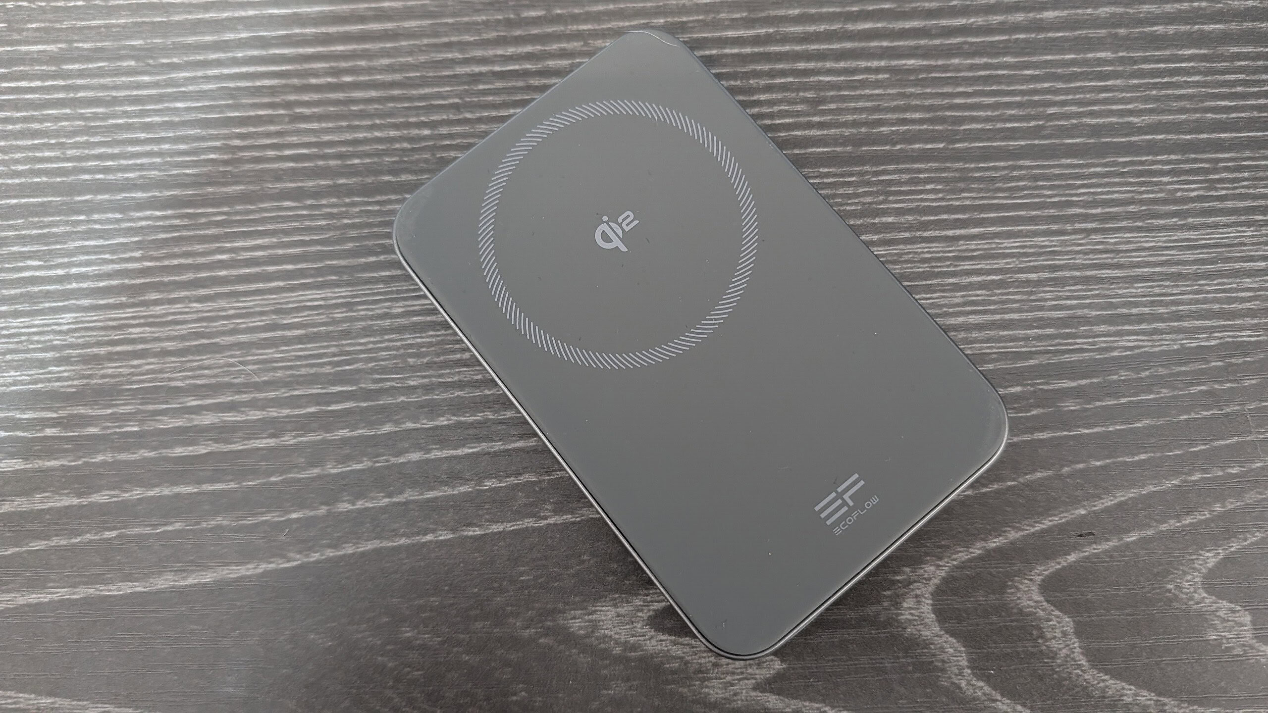 PowerBank EcoFlow. Batteria portatile EcoFlow con ricarica rapida, capacità elevata, compatibile con dispositivi mobili e laptop, ideale per emergenze e viaggi. Design compatto e facile da usare.