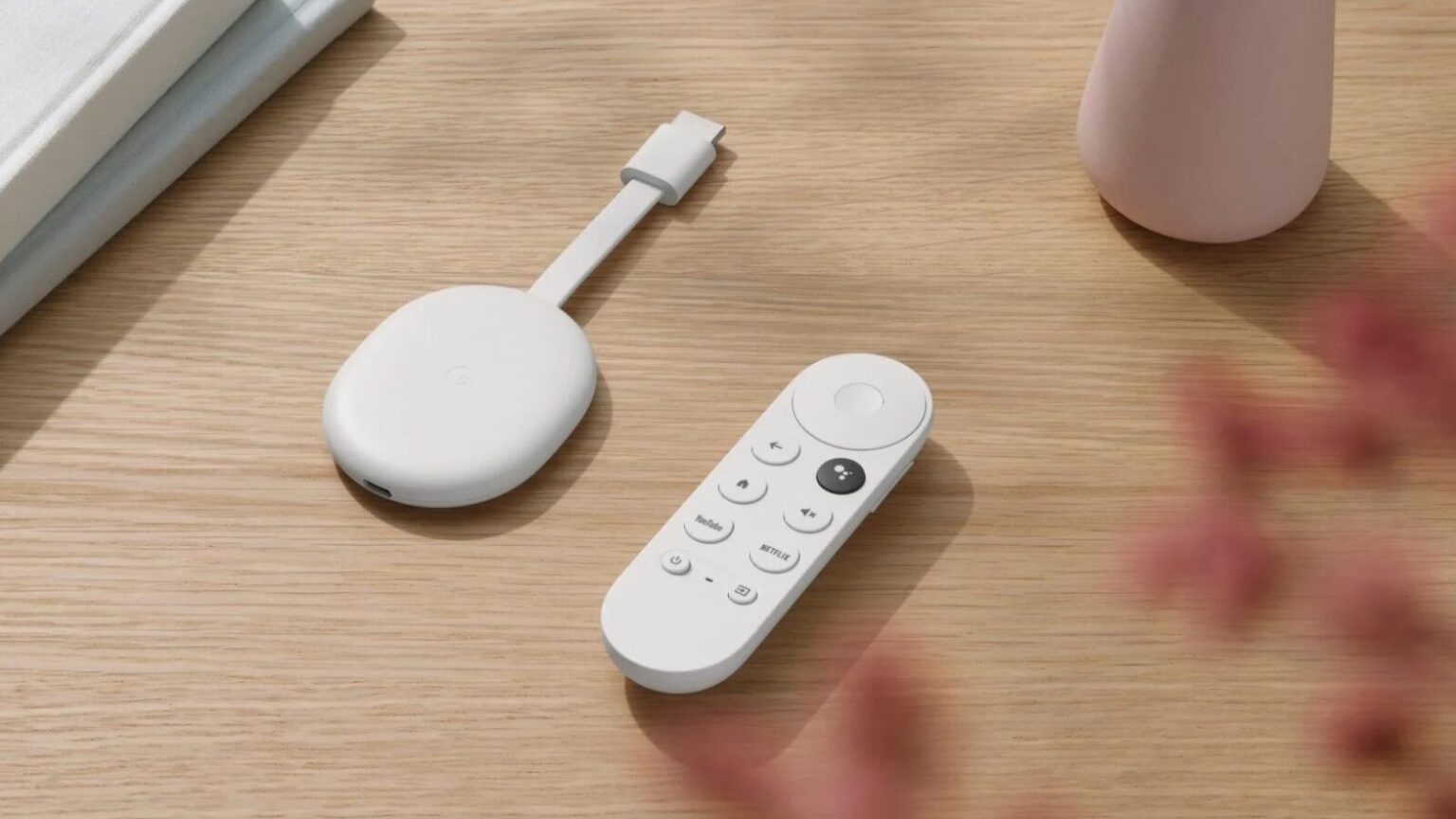 Chromecast con Google TV e telecomando, streaming facile e rapido, compatibilità con app, alta qualità video e audio, sistema Android TV, soluzione smart per la casa.