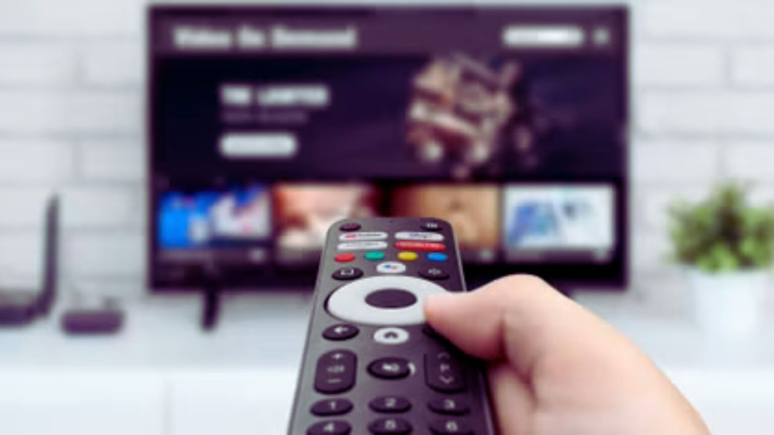 Telecomando universale per Smart TV e dispositivi multimediali.
