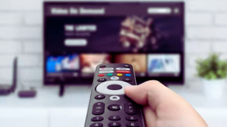 Telecomando universale per Smart TV e dispositivi multimediali.