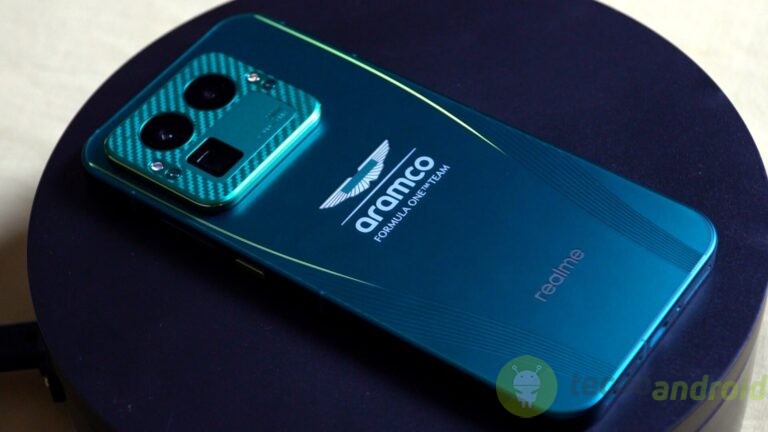 Vivo X90 Pro in colore blu con fotocamera potente e design elegante, ideale per appassionati di tecnologia e fotografia avanzata. Smartphone di ultima generazione con prestazioni elevate e display di alta qualità.