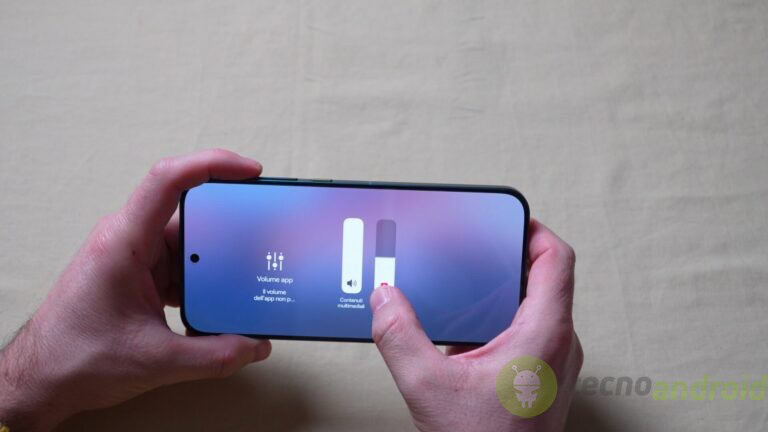 Tecnologia mobile avanzata. Schermo di uno smartphone con controllo del volume e impostazioni multimediali, esempio di innovazione e funzionalità di dispositivi Android e smartphone di ultima generazione.