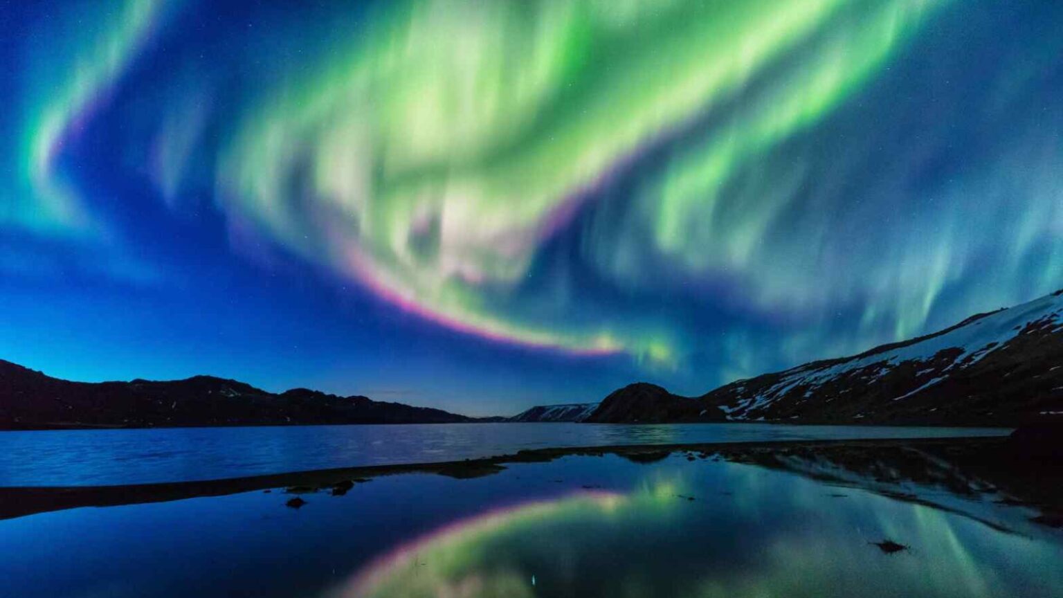Una tempesta solare G3 punta verso la Terra, con possibili disturbi a GPS, radio e satelliti, ma poche aurore visibili in Europa.