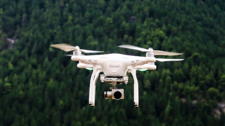 Alto risalto per tecnologia drone e fotocamere, ideale per droni professionali e amatoriali.