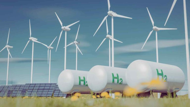 In Scozia una centrale marina integra maree, batterie e idrogeno verde, ottimizzando produzione e stoccaggio in tempo reale.