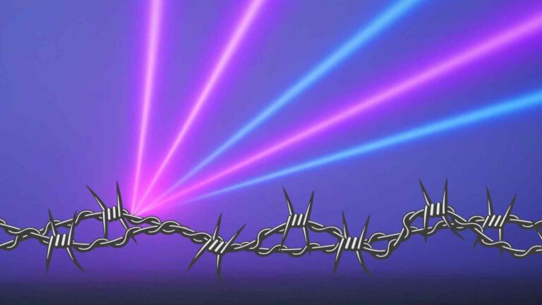 Alt text: Immagine di filo spinato con raggi di luce colorati che emergono, simbolo di sicurezza, tecnologia e innovazione nel settore tech.