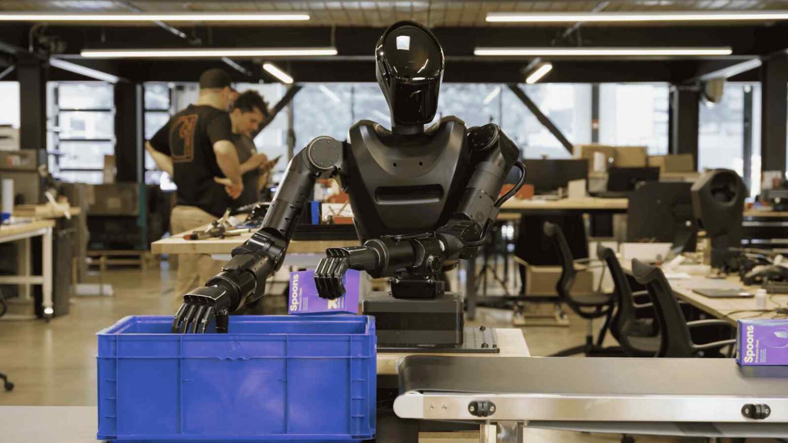 Foundation punta su robot umanoidi per affrontare missioni pericolose, promettendo produzione su larga scala e uso reale entro pochi anni.