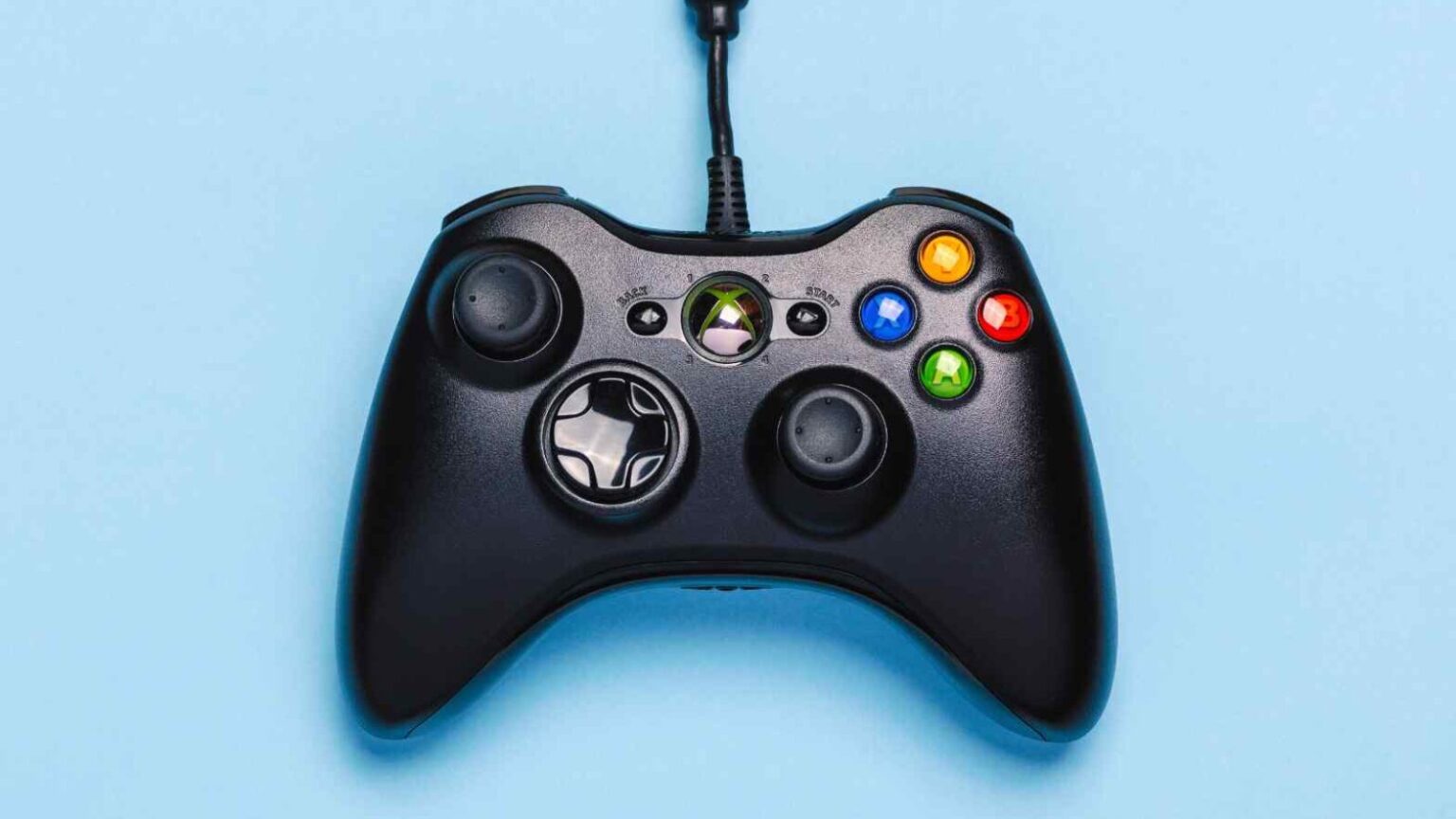 Microsoft prepara il 2026 per il 25° anniversario di Xbox, tra retrocompatibilità, nuova generazione e un ecosistema più aperto.