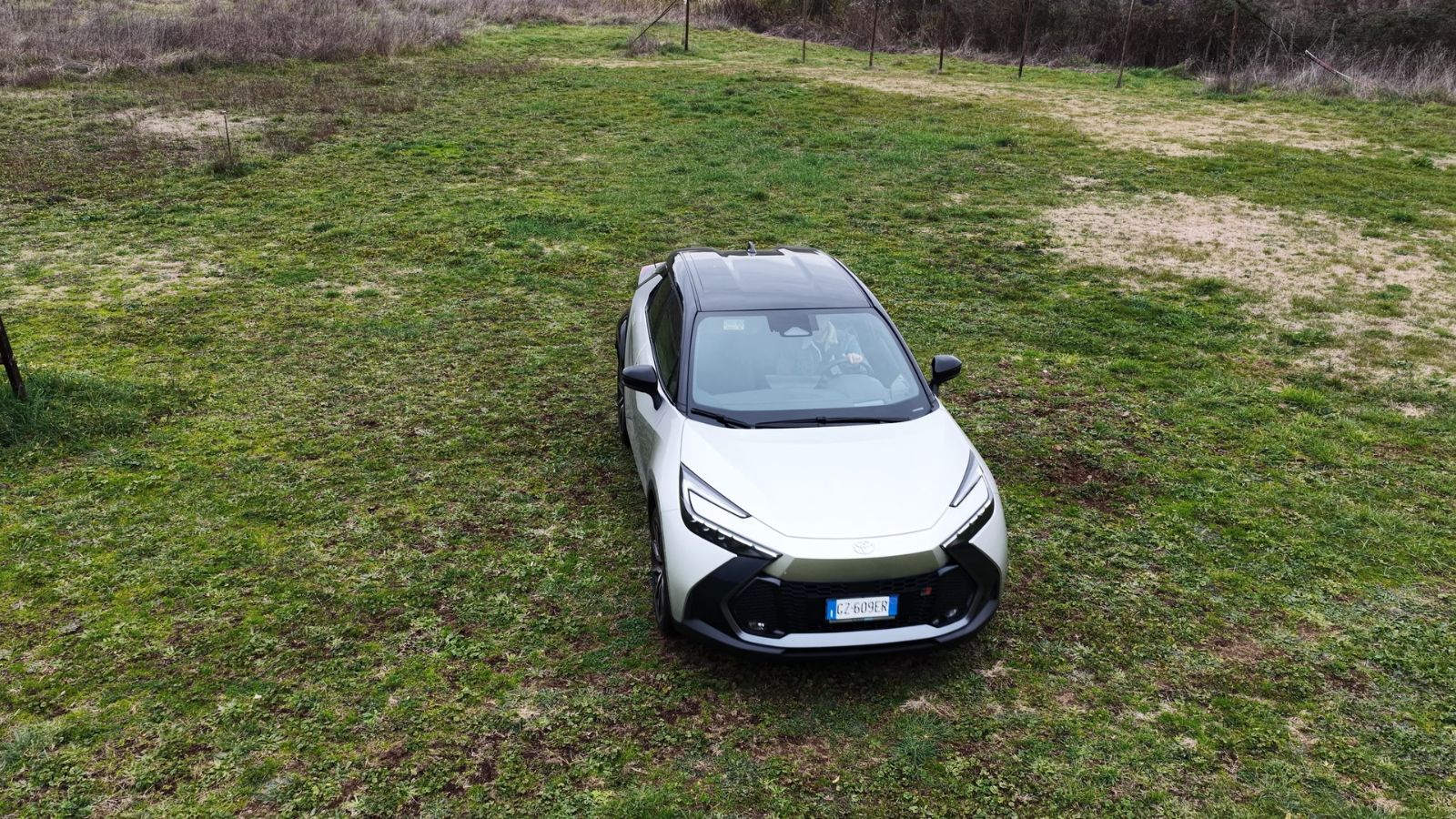 Toyota C-HR Plug-in Hybrid 220 CV Toyota C-HR Plug-in Hybrid 220 CV