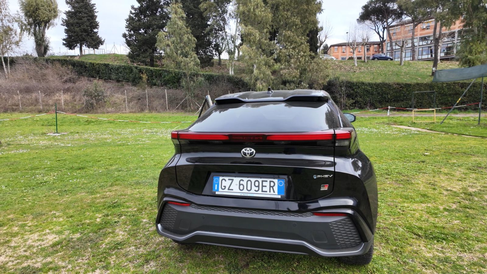 Toyota C-HR Plug-in Hybrid 220 CV Toyota C-HR Plug-in Hybrid 220 CV
