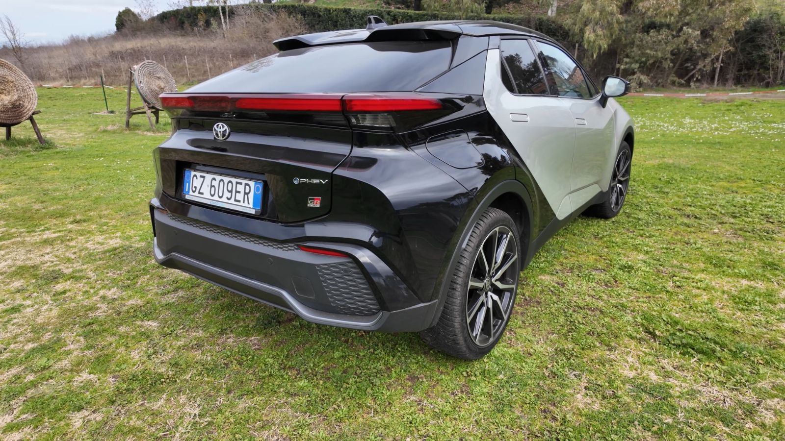 Toyota C-HR Plug-in Hybrid 220 CV Toyota C-HR Plug-in Hybrid 220 CV