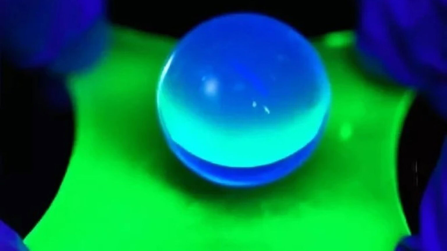 Display OLED estensibili: il compromesso tra elasticità e luminosità non c'è più