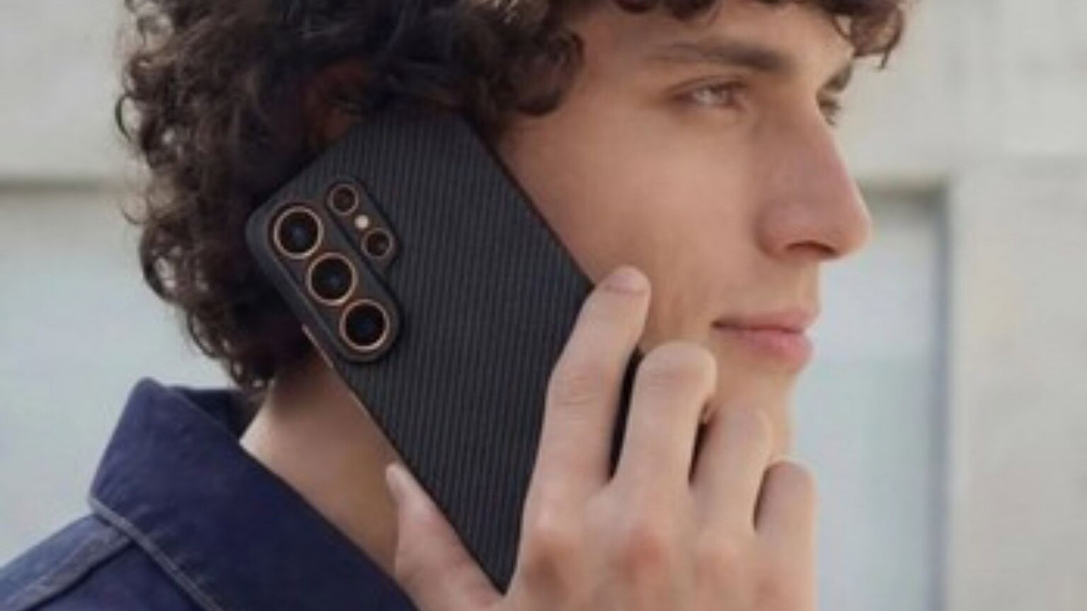 Samsung Galaxy S26 Ultra svelato da una cover premium sul web