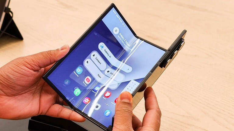 Samsung Galaxy Z TriFold, il display si guasta anche senza urti
