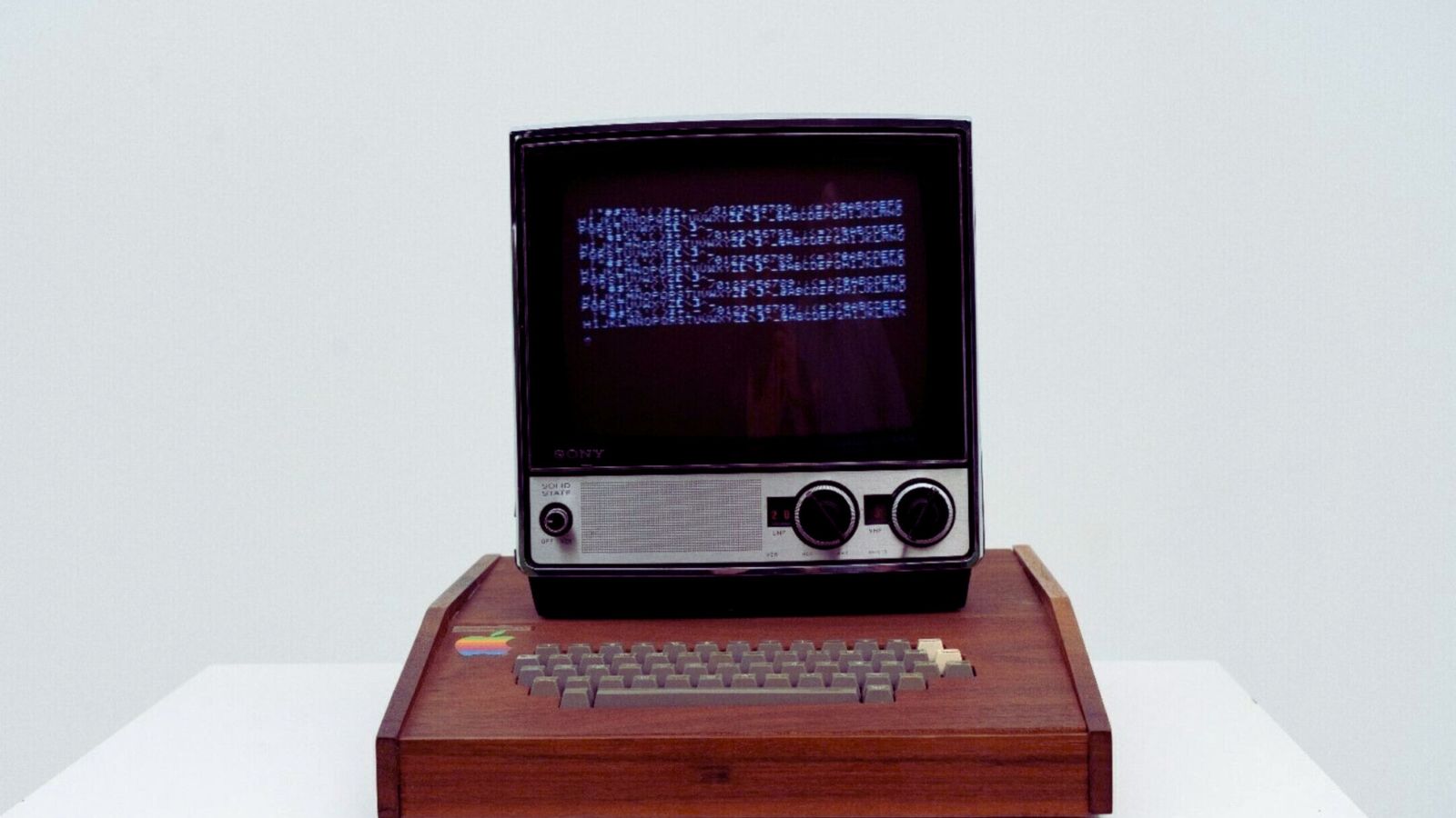 Apple, 50 di innovazione finiscono all’asta tra Apple-1 e assegni storici