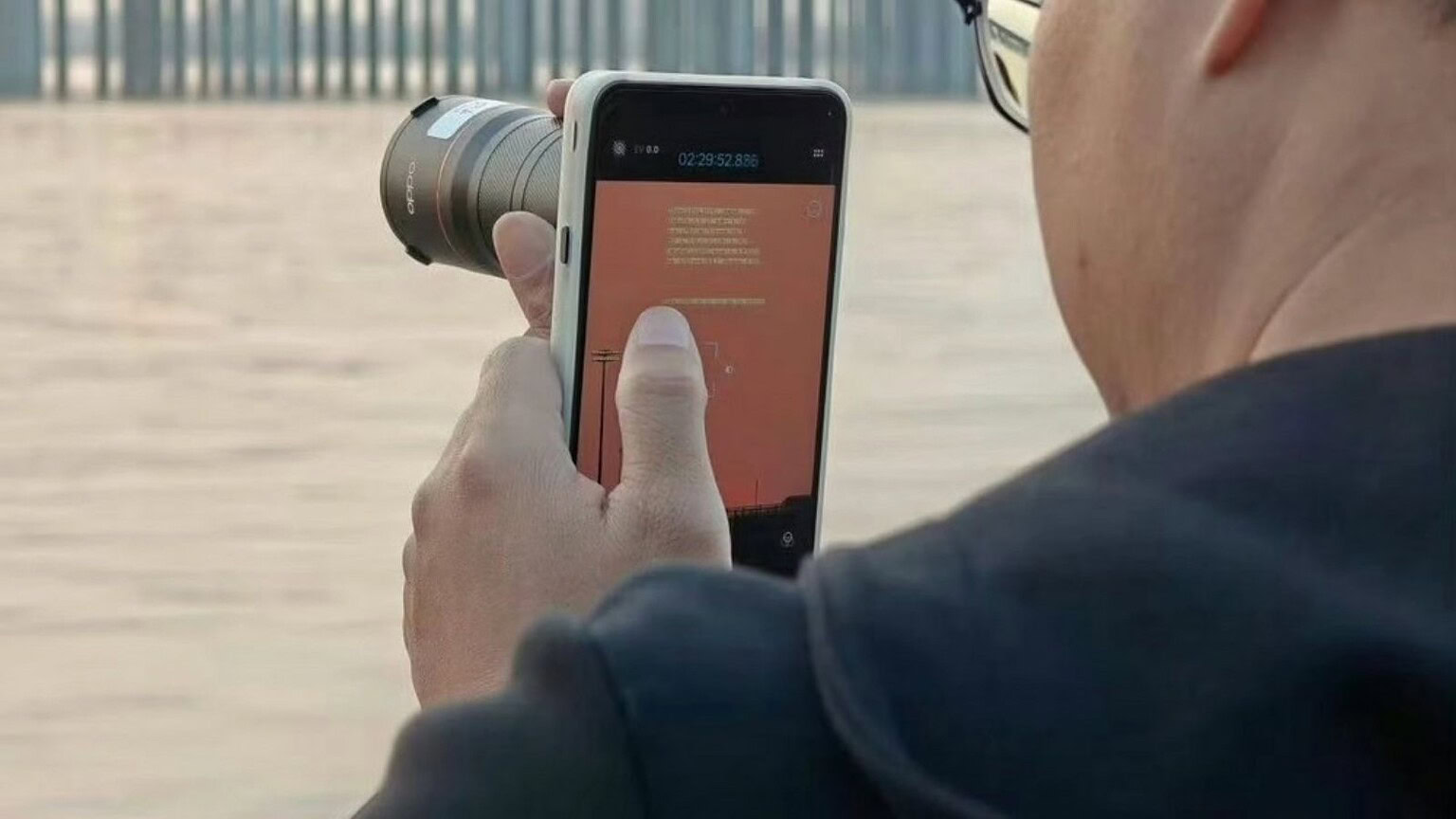 Oppo Find X9 Ultra: spunta il kit con teleconverter da 300 mm