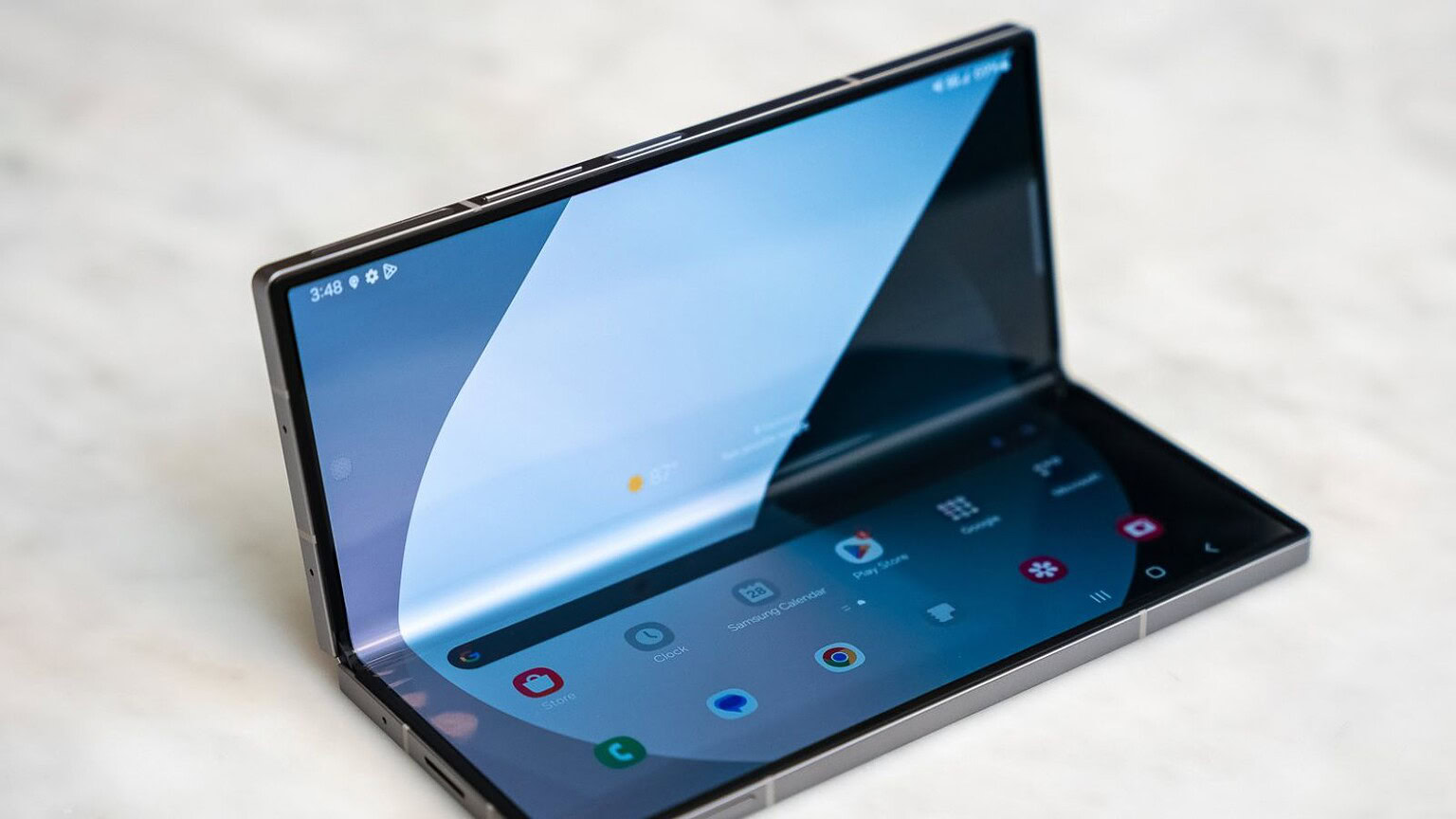 Samsung Galaxy Z Fold 8: il doppio vetro UTG per dire addio alla piega