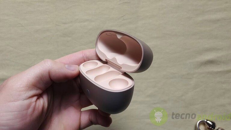 Realme Buds Clip () Realme Buds Clip ()
