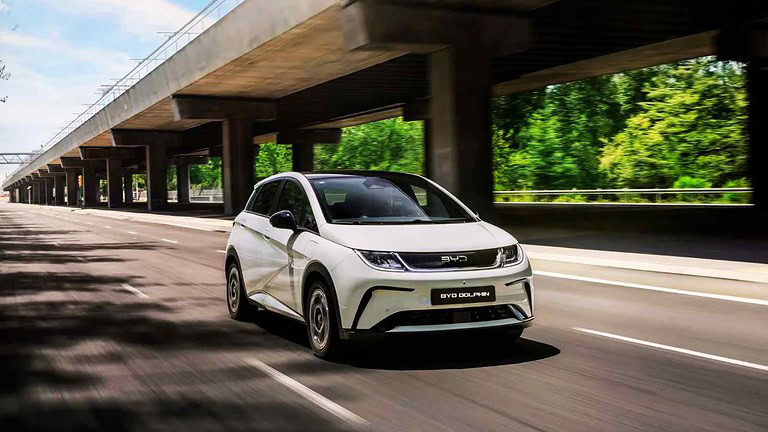 Nel 2026 BYD punta all’Europa con fabbriche locali e modelli ibridi ed elettrici pensati su misura per gli automobilisti UE.