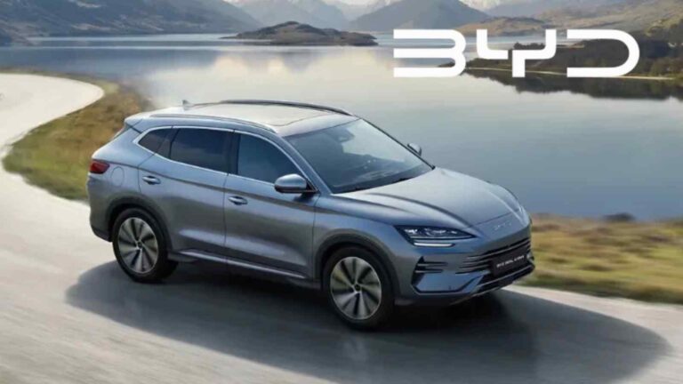 Nel 2025 Tesla perde terreno nel mercato EV mentre **BYD** cresce, costringendo il brand a ripensare strategia e offerte.