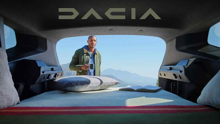 Dacia lancia il Million Star Hotel: Bigster con Sleep Pack diventa mini camper per dormire sotto le stelle