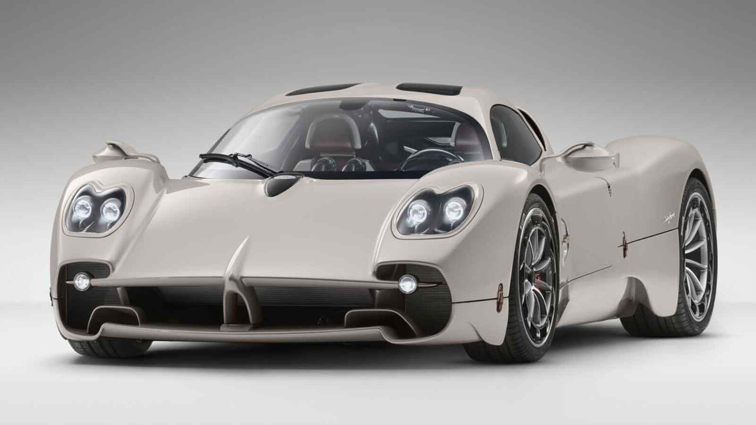 Pagani trasforma la Utopia in laboratorio hi-tech, sperimentando sistemi elettronici avanzati con STMicroelectronics e osdyne.