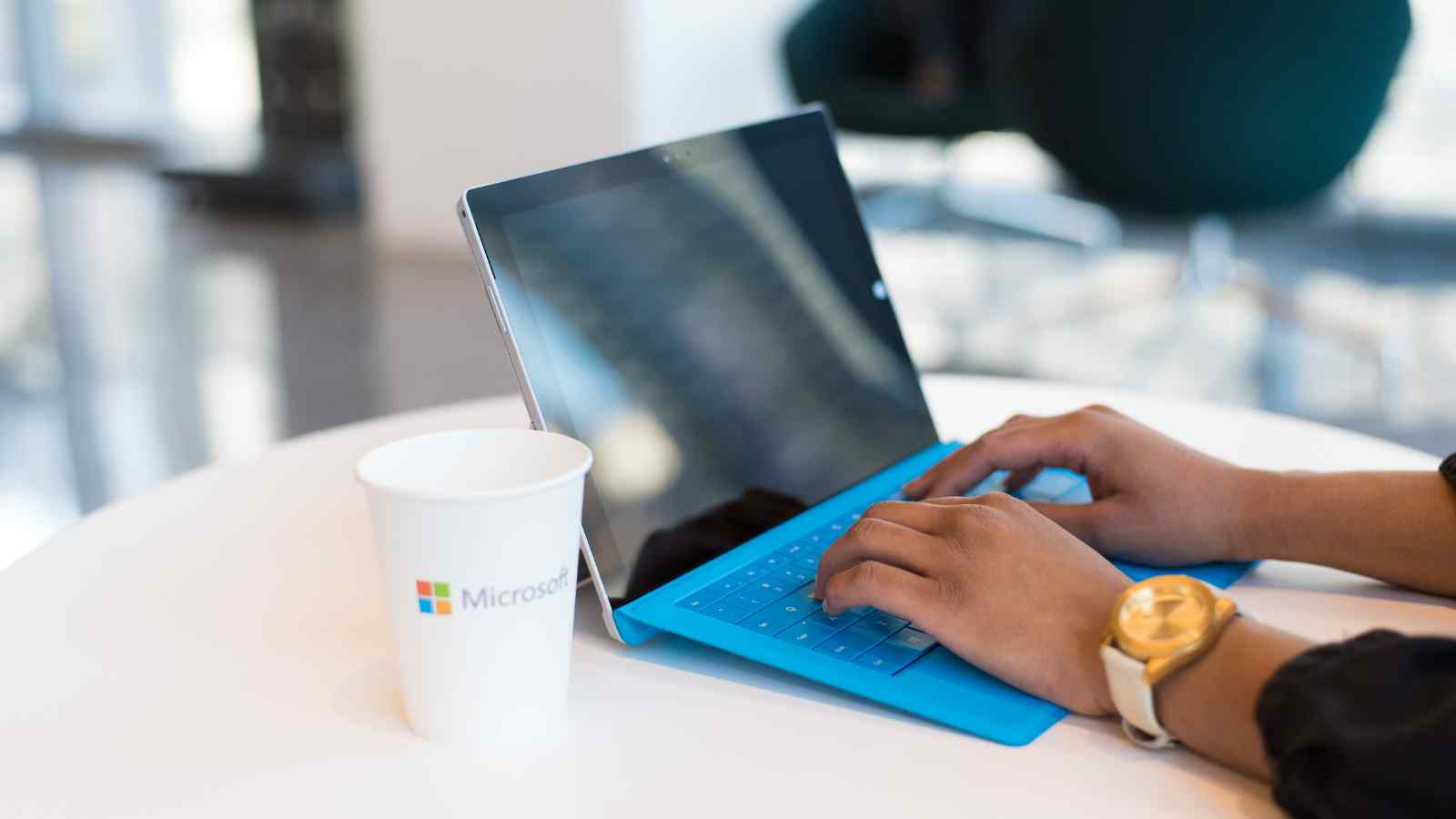 Windows Terminal si aggiorna con ritocchi a stabilità e compatibilità, preparando in silenzio il terreno per la versione 1.25.