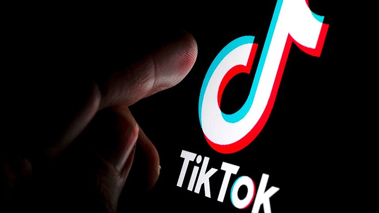 TikTok sotto osservazione UE: scroll infinito e autoplay ritenuti dannosi