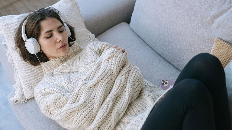 Cuffie dannose per la salute, l'allarme dopo lo studio