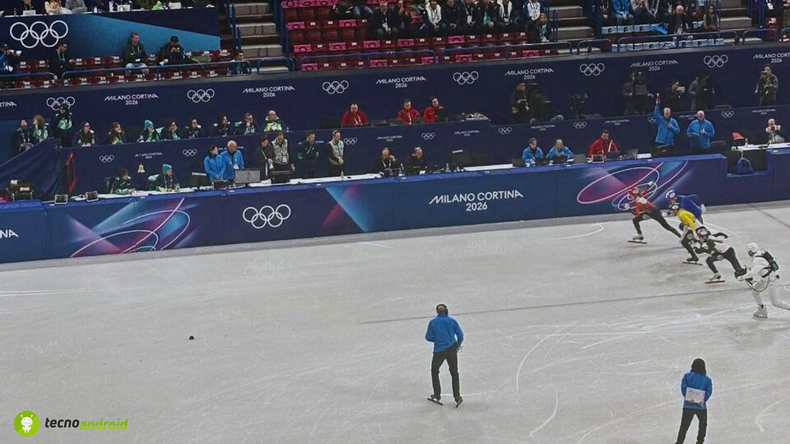 Short track curling